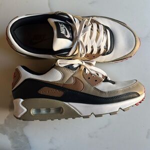 Nike Air Max 90 Shoes in Phantom Black Fire Red Light British Tan